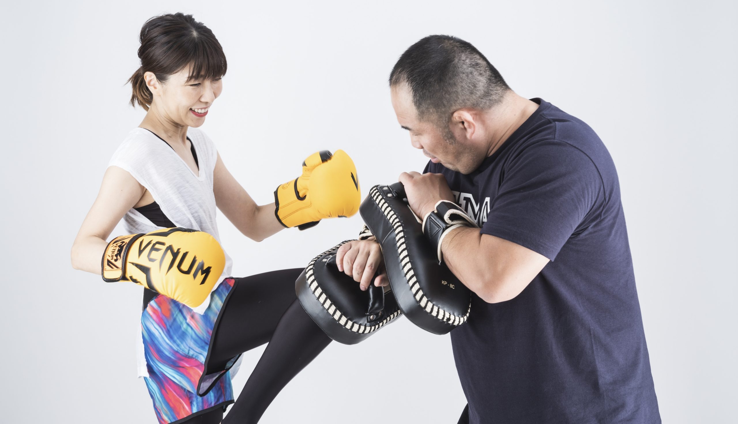 桜井マッハ速人が運営するマッハキックボクシングプラス柏のキックボクシング ビギナー・中級は女性にも人気があります